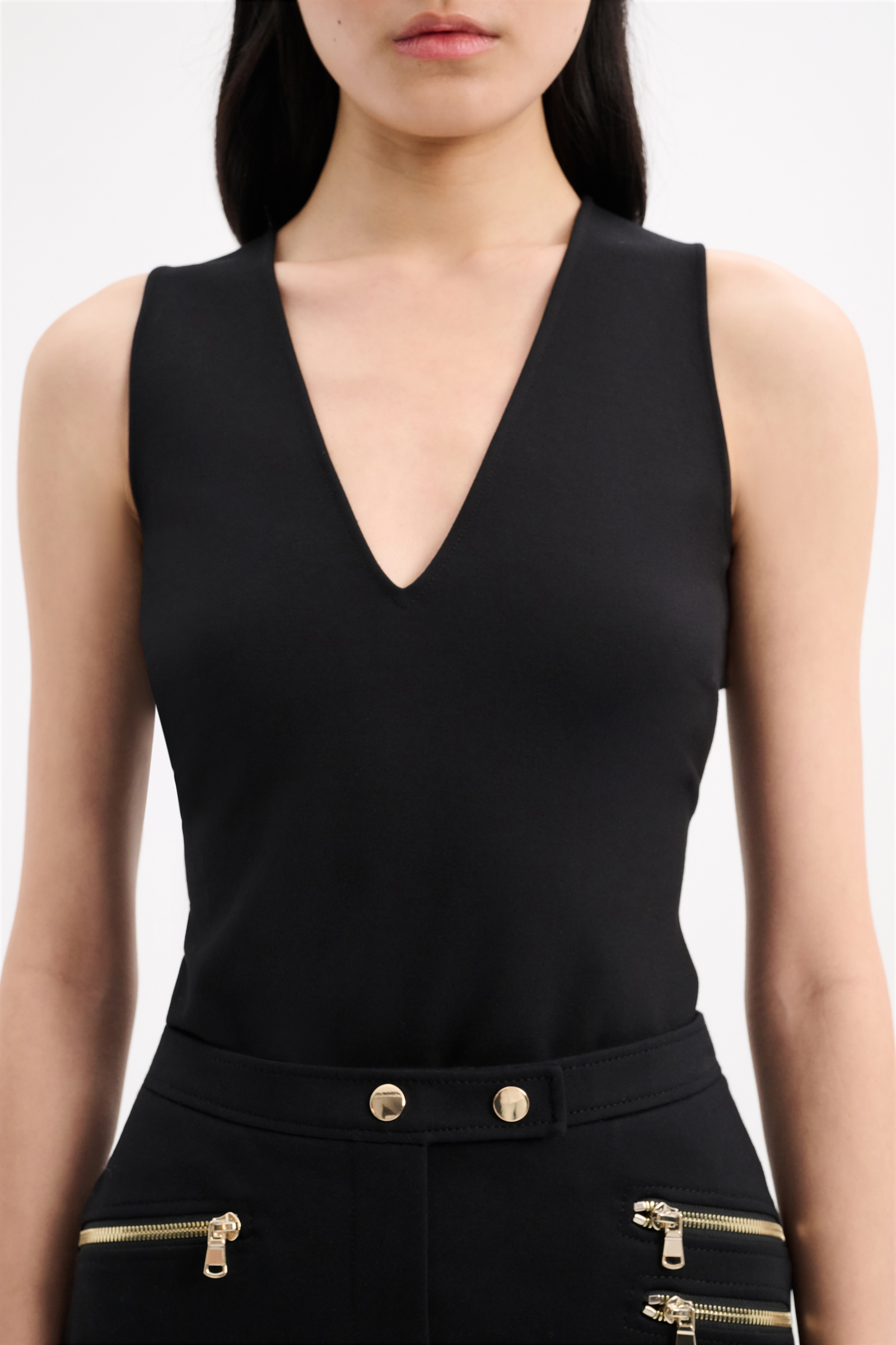 Dorothee Schumacher V-neck shell in Punto Milano pure black