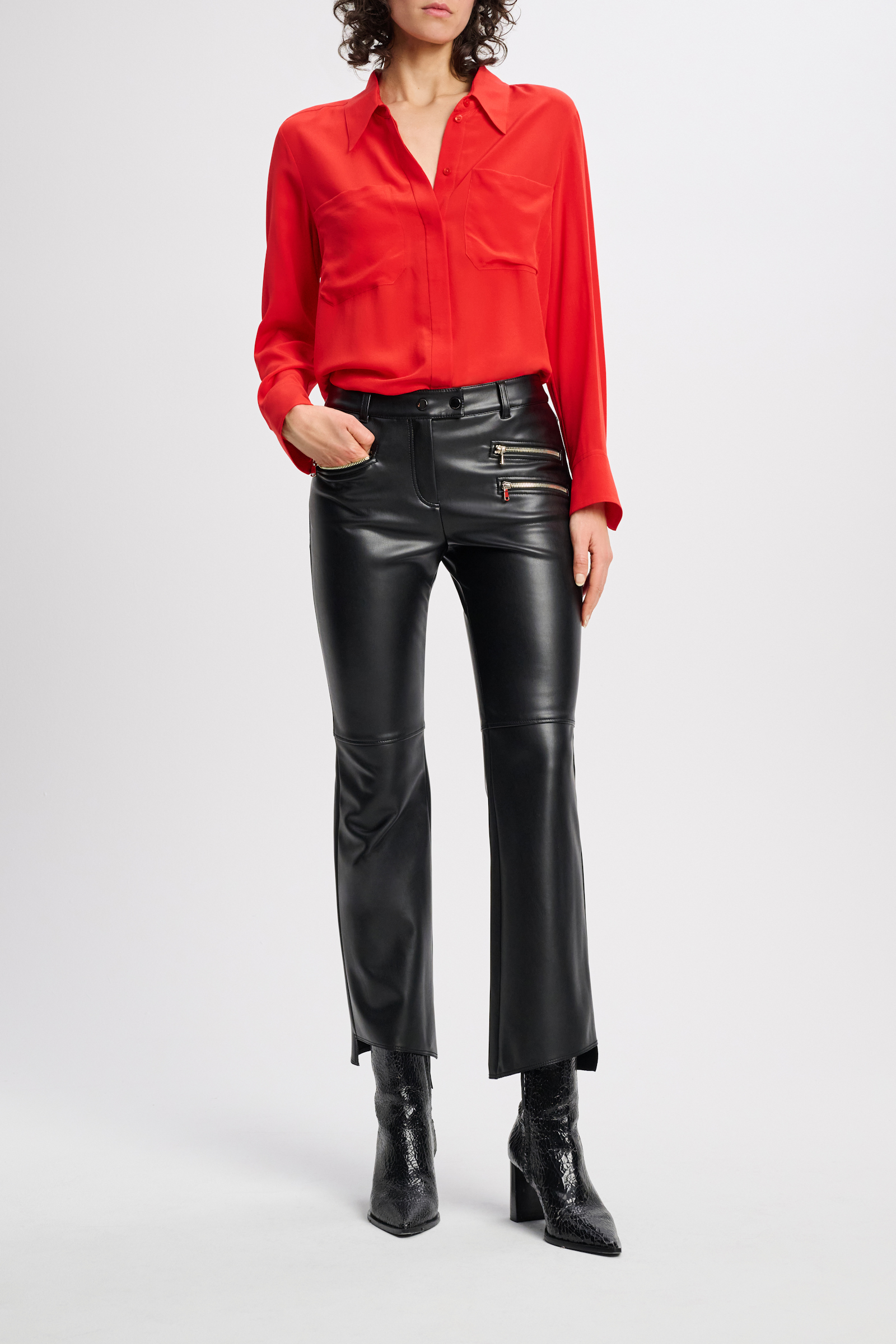 Dorothee Schumacher Seidenbluse mit aufgesetzten Taschen shiny red