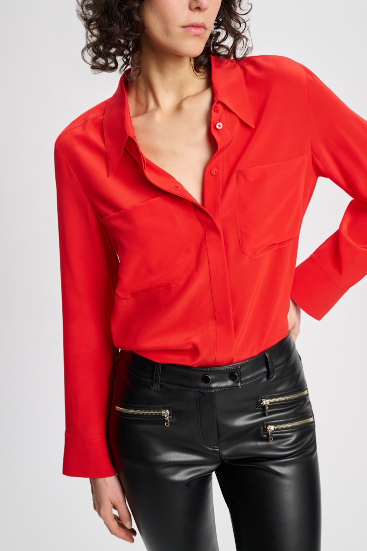 Dorothee Schumacher Seidenbluse mit aufgesetzten Taschen shiny red