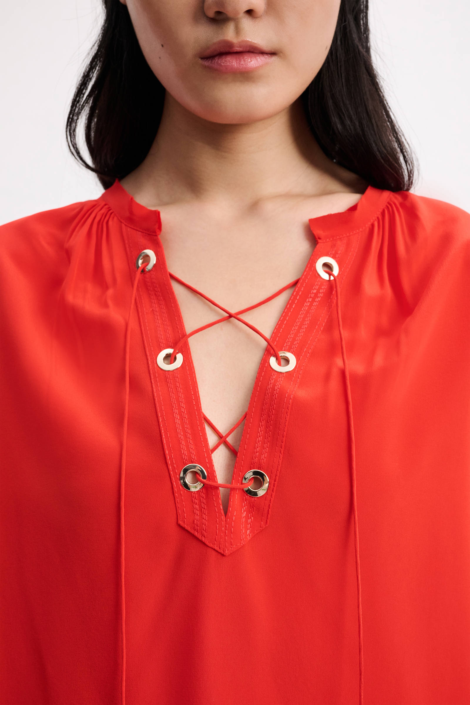 Dorothee Schumacher Seidenbluse mit geschnürter Neckline shiny red