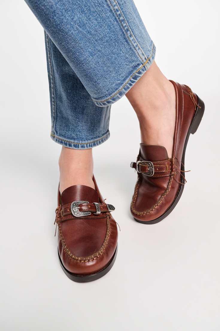 Dorothee Schumacher Loafer aus Kalbsleder mit Schließen und handgestickten Details umber