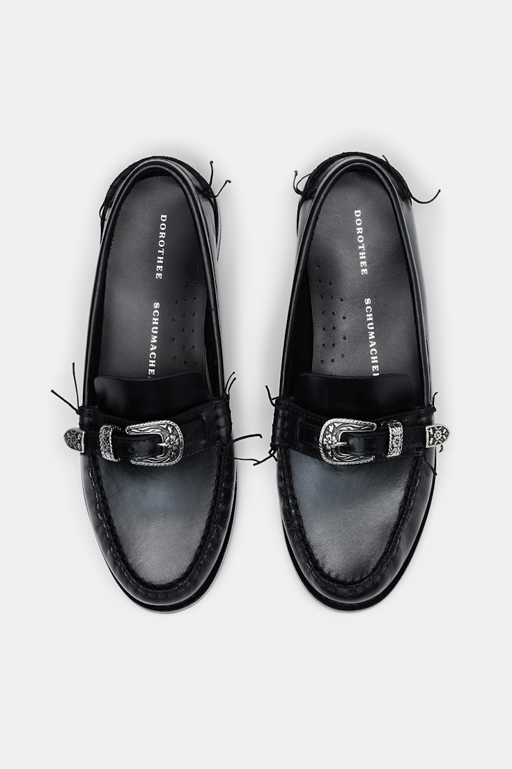 Dorothee Schumacher Loafer aus Kalbsleder mit Schließen und handgestickten Details pure black