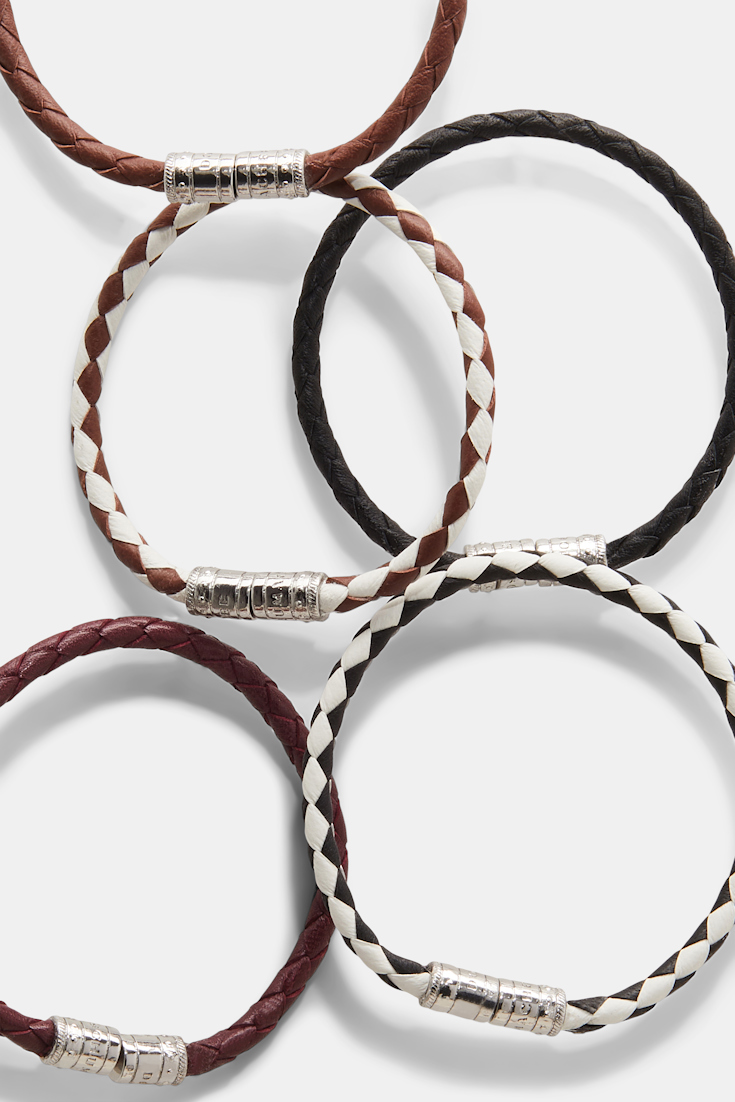 Dorothee Schumacher Set aus 3 geflochtenen Armbändern cognac + white with bordeaux mix