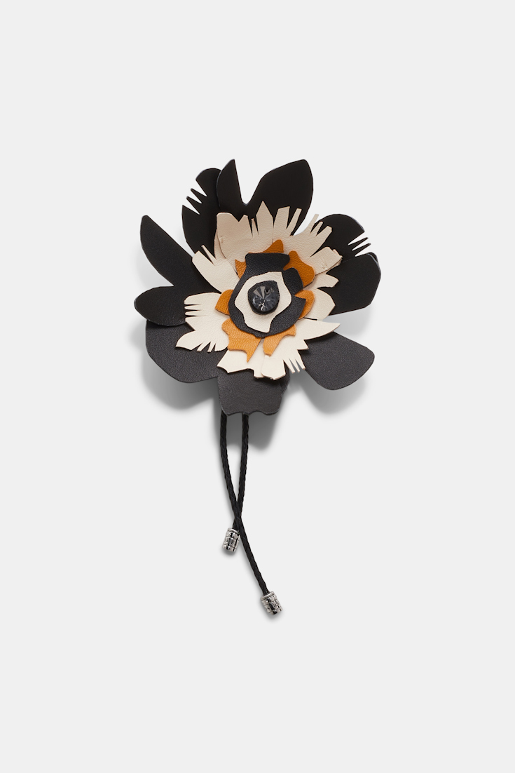 Dorothee Schumacher Brosche mit Lederblume black & white