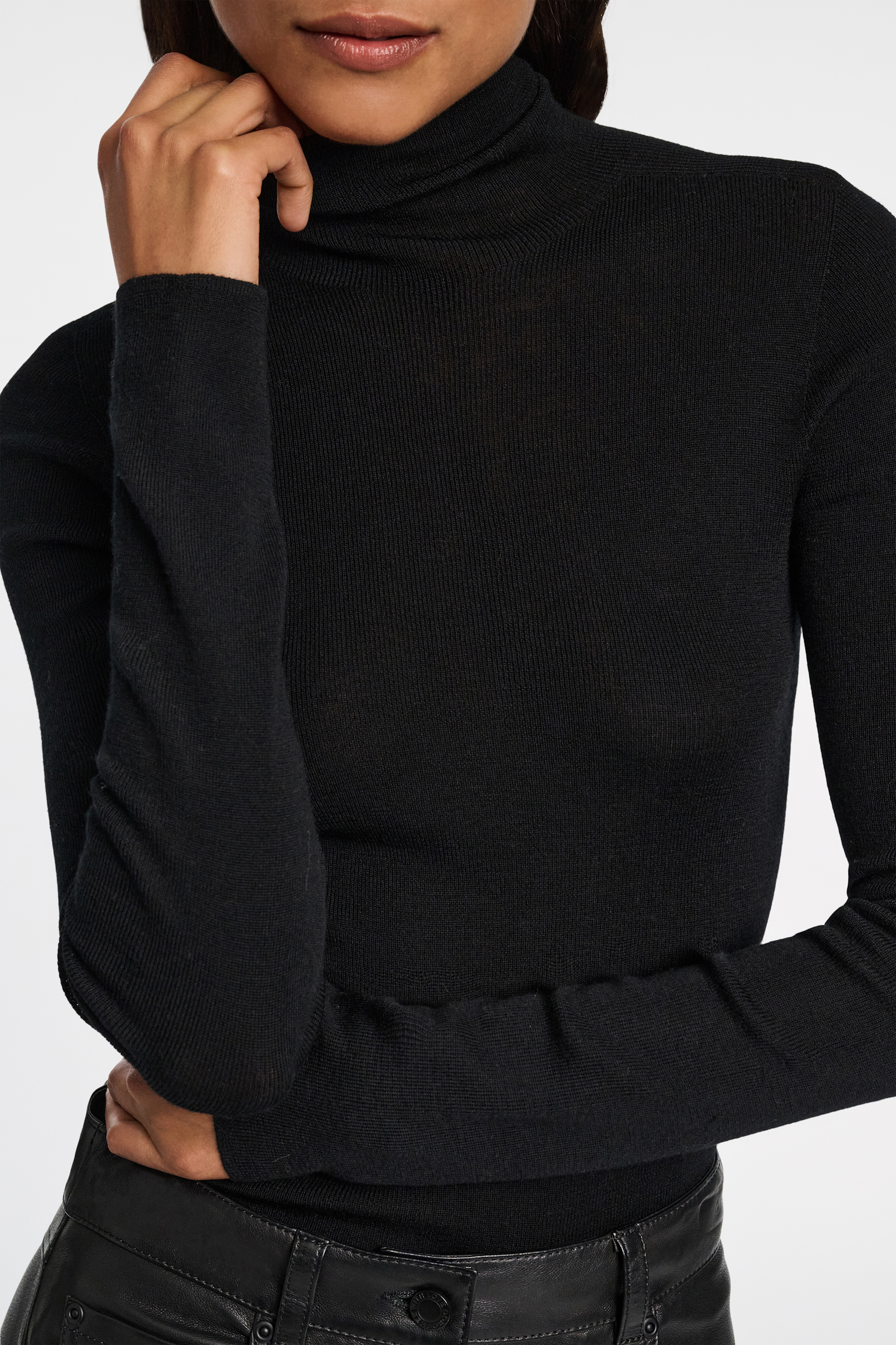 Dorothee Schumacher Rollkragenpullover mit feiner Rippe aus Merino deep black