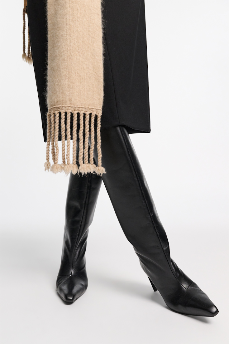 Dorothee Schumacher Cashmere scarf with twisted fringe golden brown