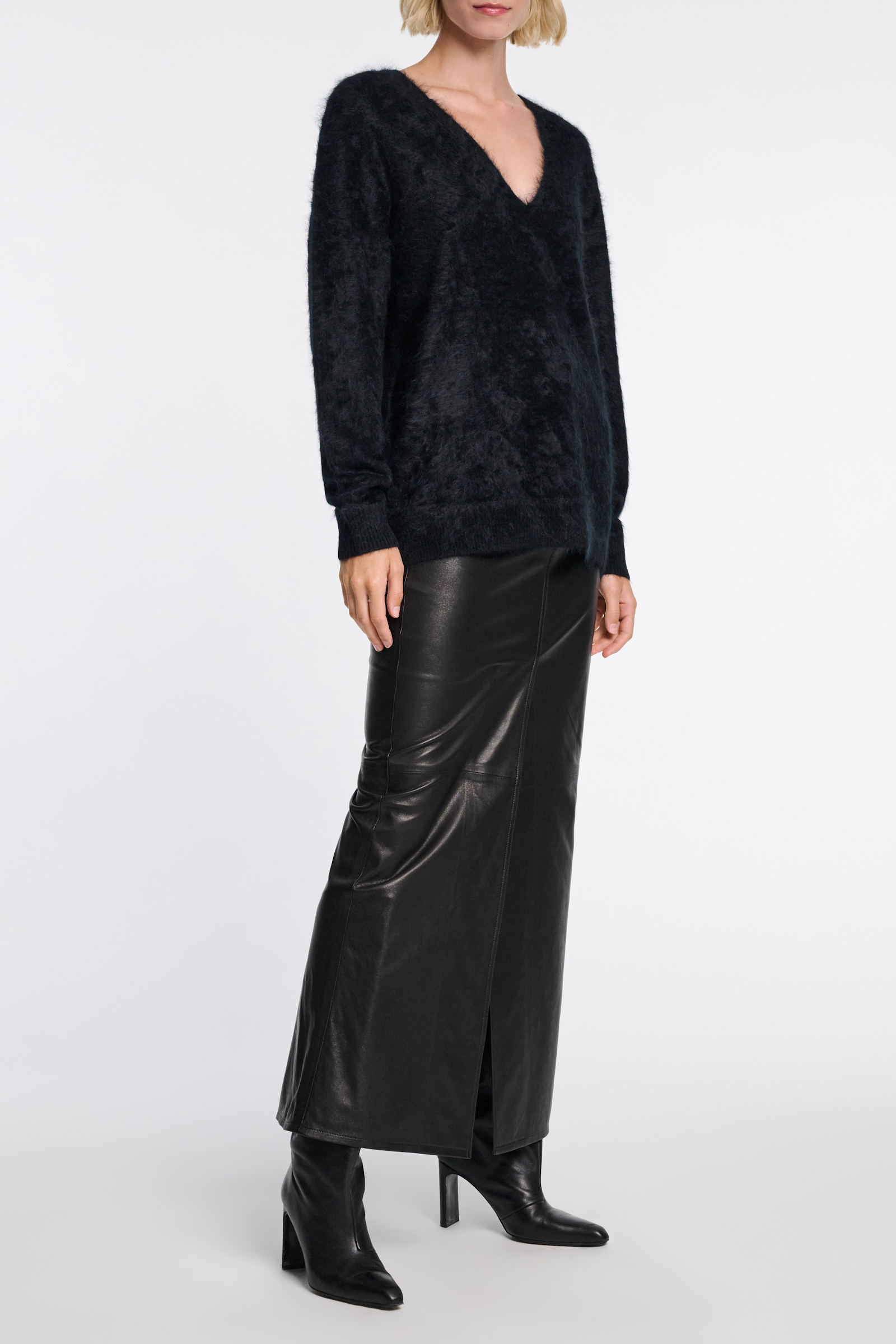 Dorothee Schumacher Fluffy knit cashmere V-neck pullover black