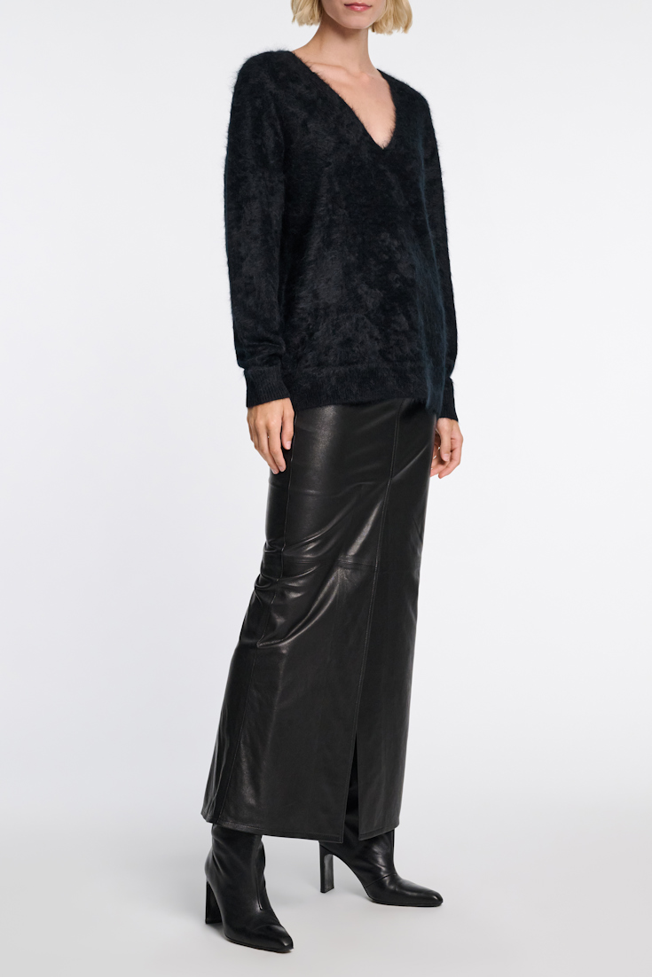 Dorothee Schumacher Fluffy knit cashmere V-neck pullover black