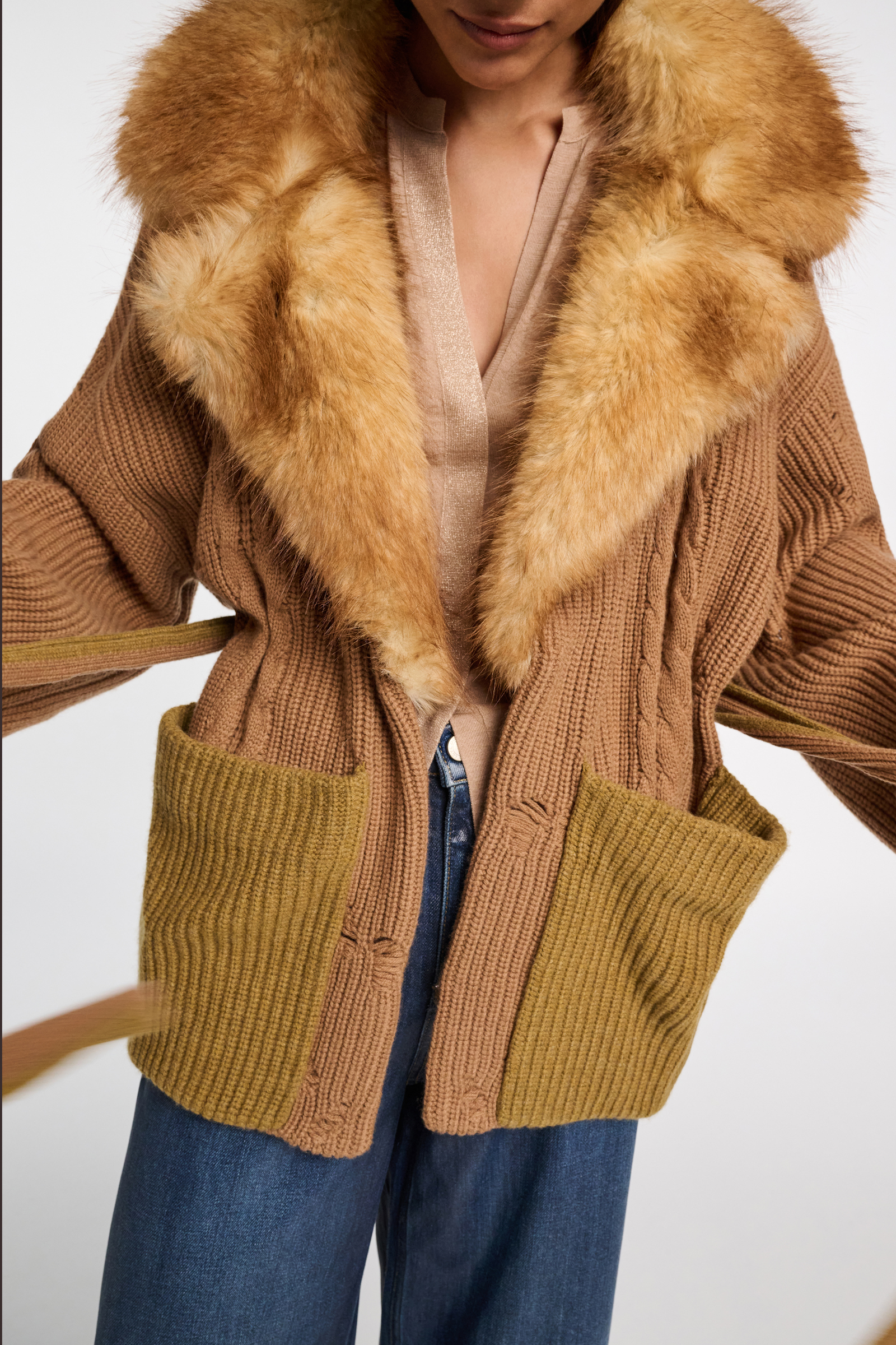 Dorothee Schumacher Cardigan mit Reverskragen aus Fake-Fur und Strickgürtel camel mix