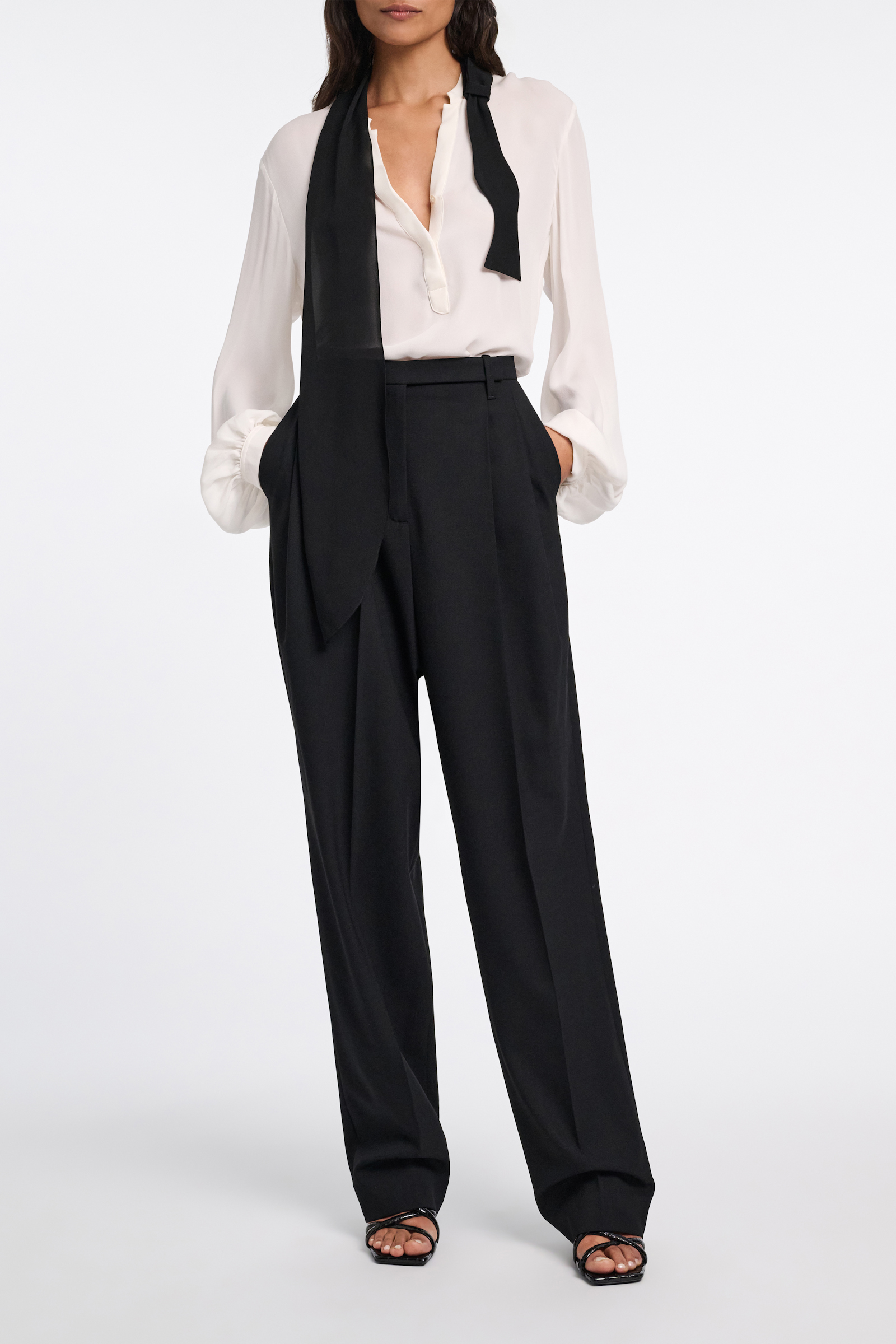 Dorothee Schumacher Stretch wool pants with piping black