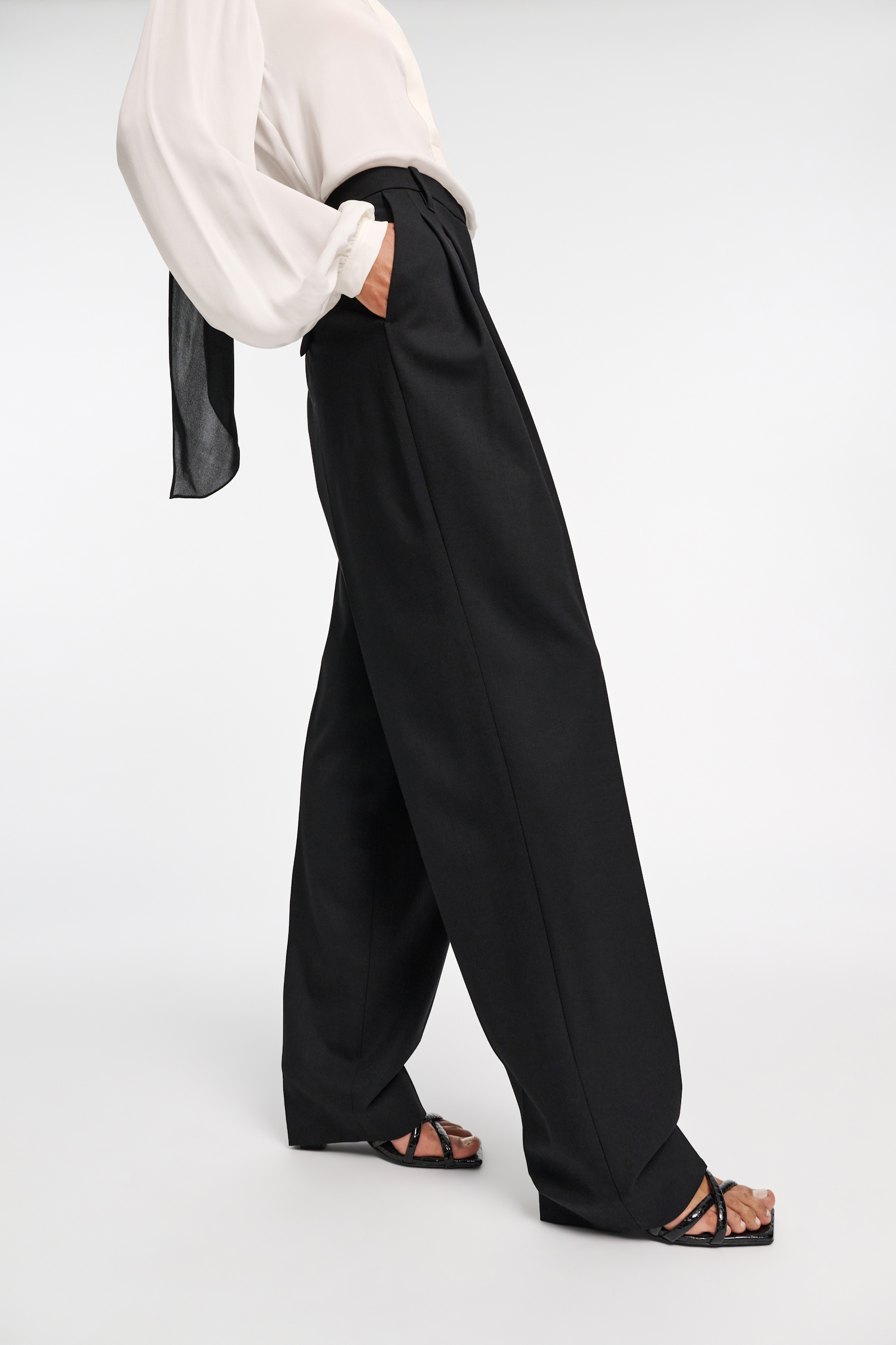 Dorothee Schumacher Stretch wool pants with piping black