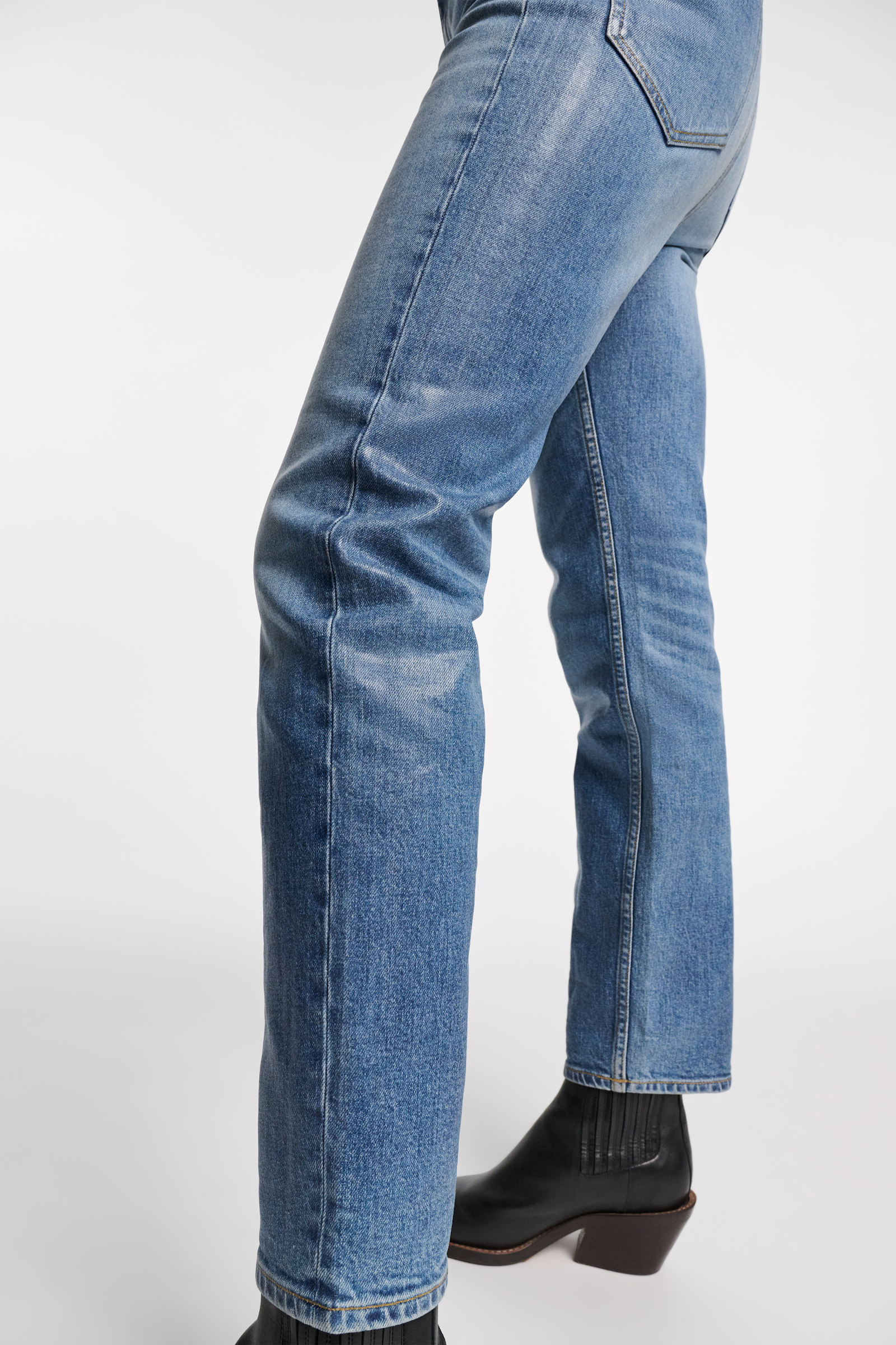 Dorothee Schumacher Straight leg jeans with under-glass effect cozy blue