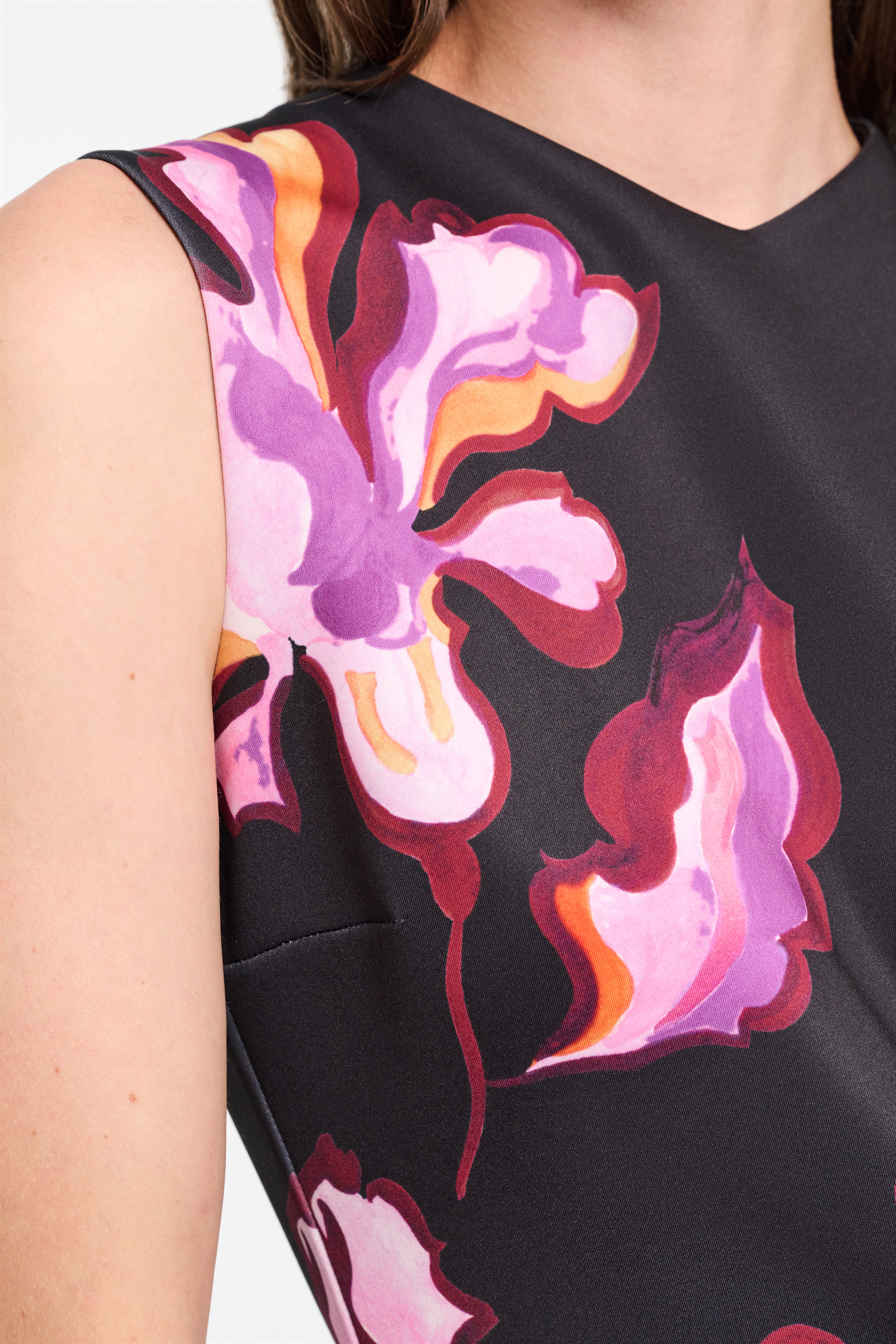 Dorothee Schumacher Printed neoprene sheath dress flame flower black/purple