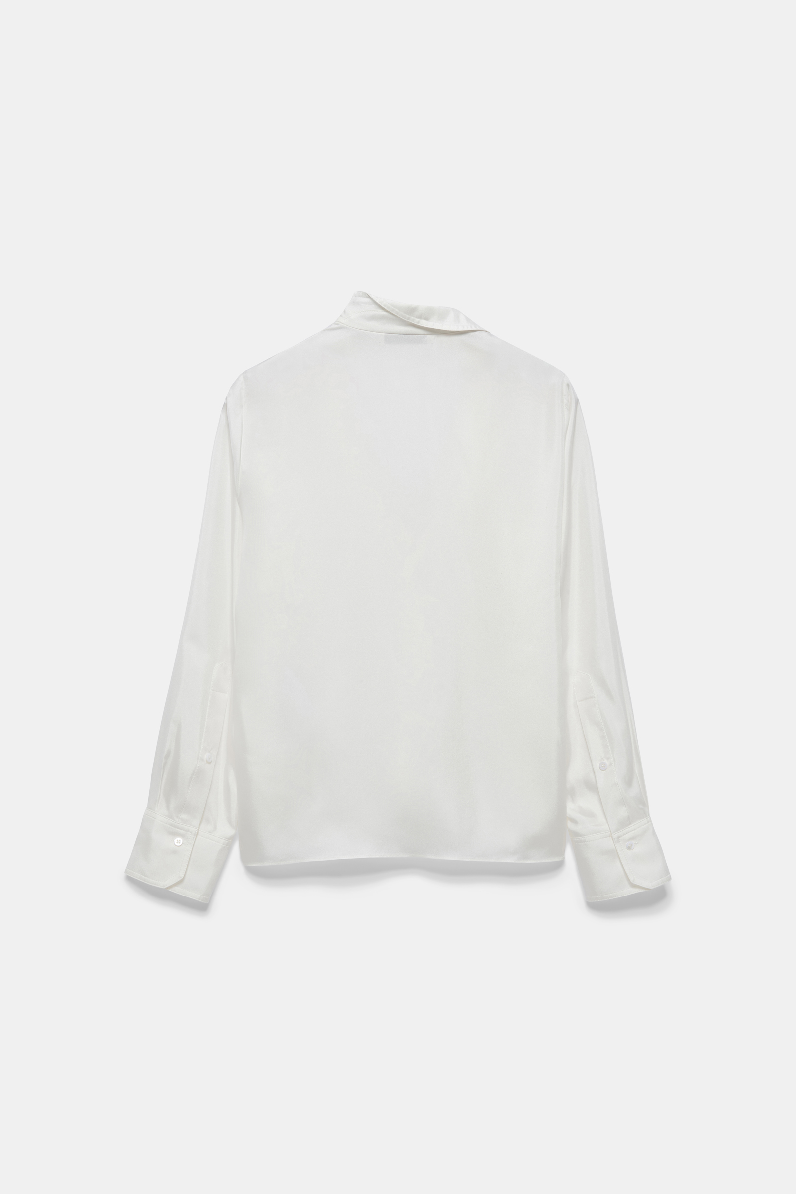 Dorothee Schumacher Bluse aus Seidentwill mit asymmetrischem Revers camelia white