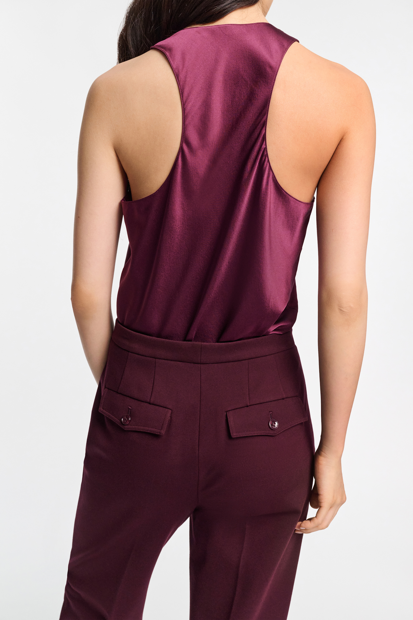 Dorothee Schumacher Tanktop aus Seidensatin mit tiefem Rundhalsausschnitt burgundy