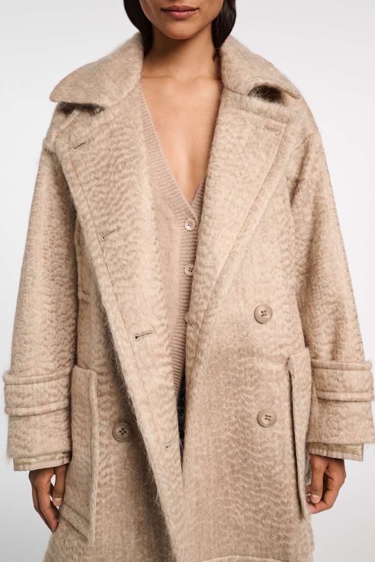 Dorothee Schumacher Wool-mohair coat with shiny quilted lining dark sand