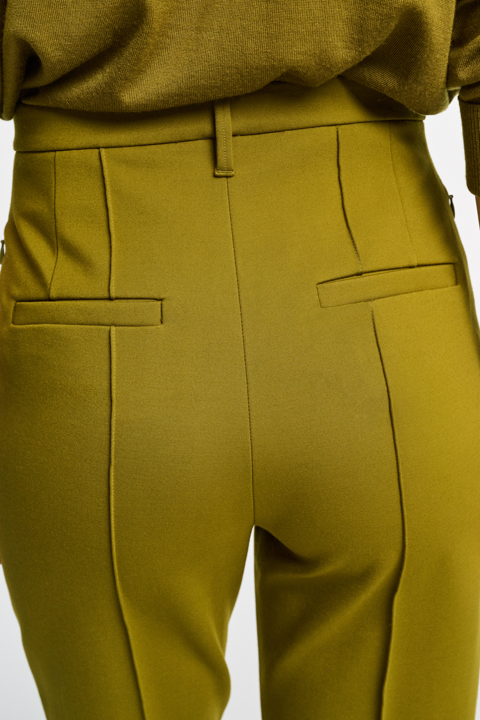 Dorothee Schumacher Zigarettenhose aus Punto Milano leguan green