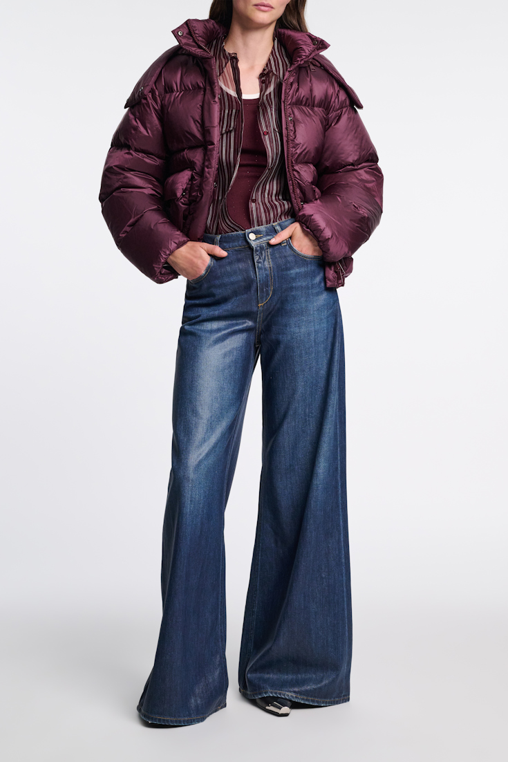 Dorothee Schumacher Gesteppte Daunenjacke aus Nylon mit abnehmbarer Kapuze dark burgundy