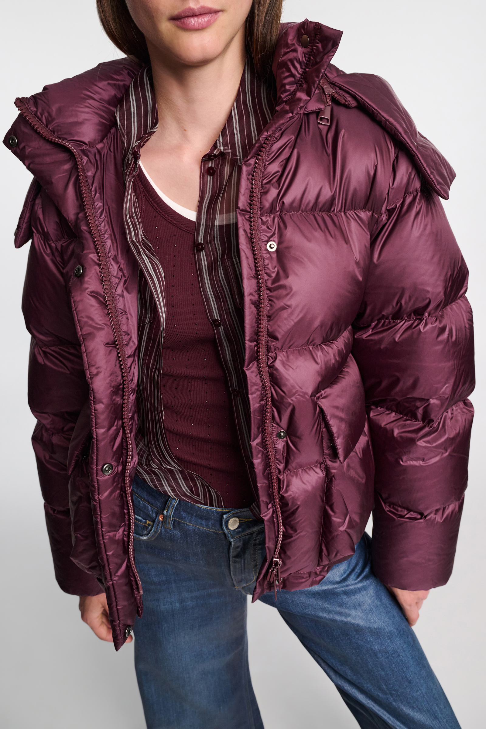 Dorothee Schumacher Gesteppte Daunenjacke aus Nylon mit abnehmbarer Kapuze dark burgundy