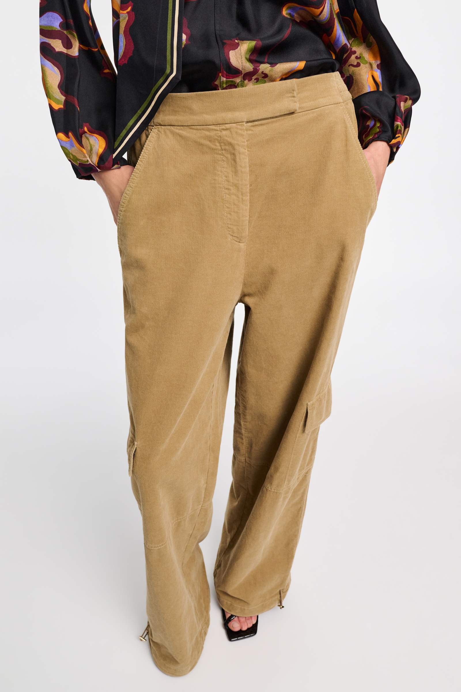 Dorothee Schumacher Cargo Pants aus Cord dusty camel