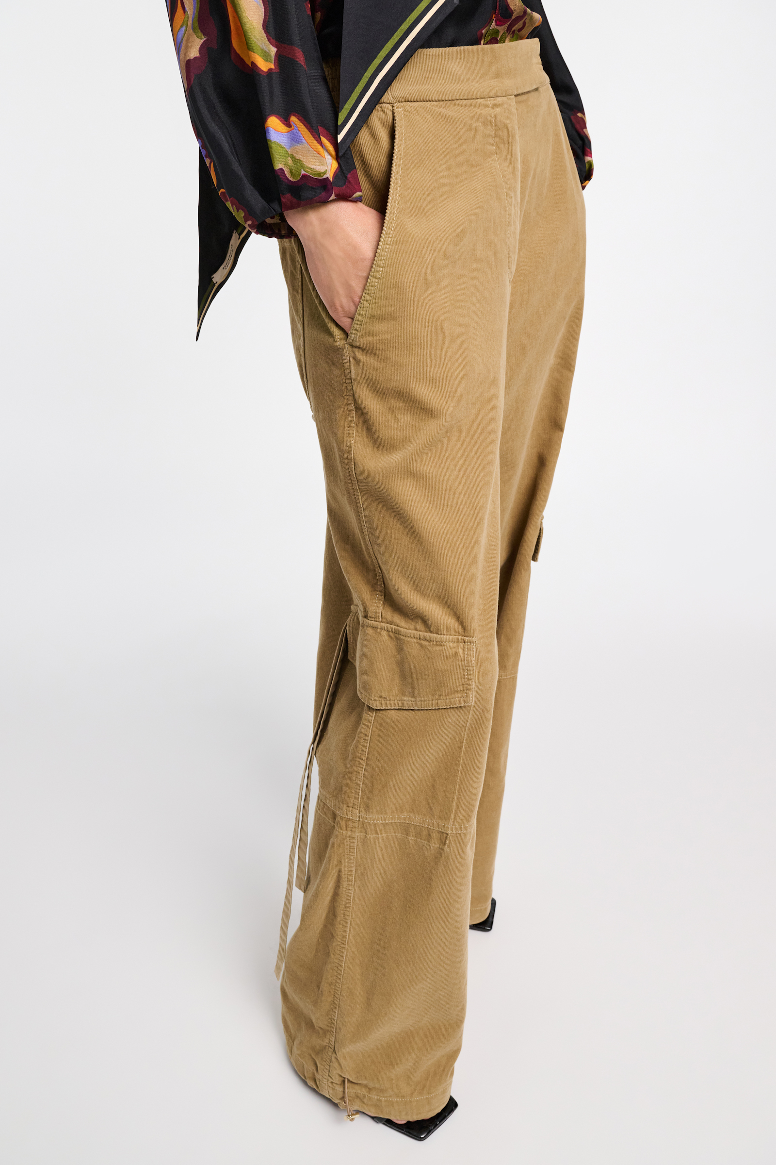 Dorothee Schumacher Cargo Pants aus Cord dusty camel