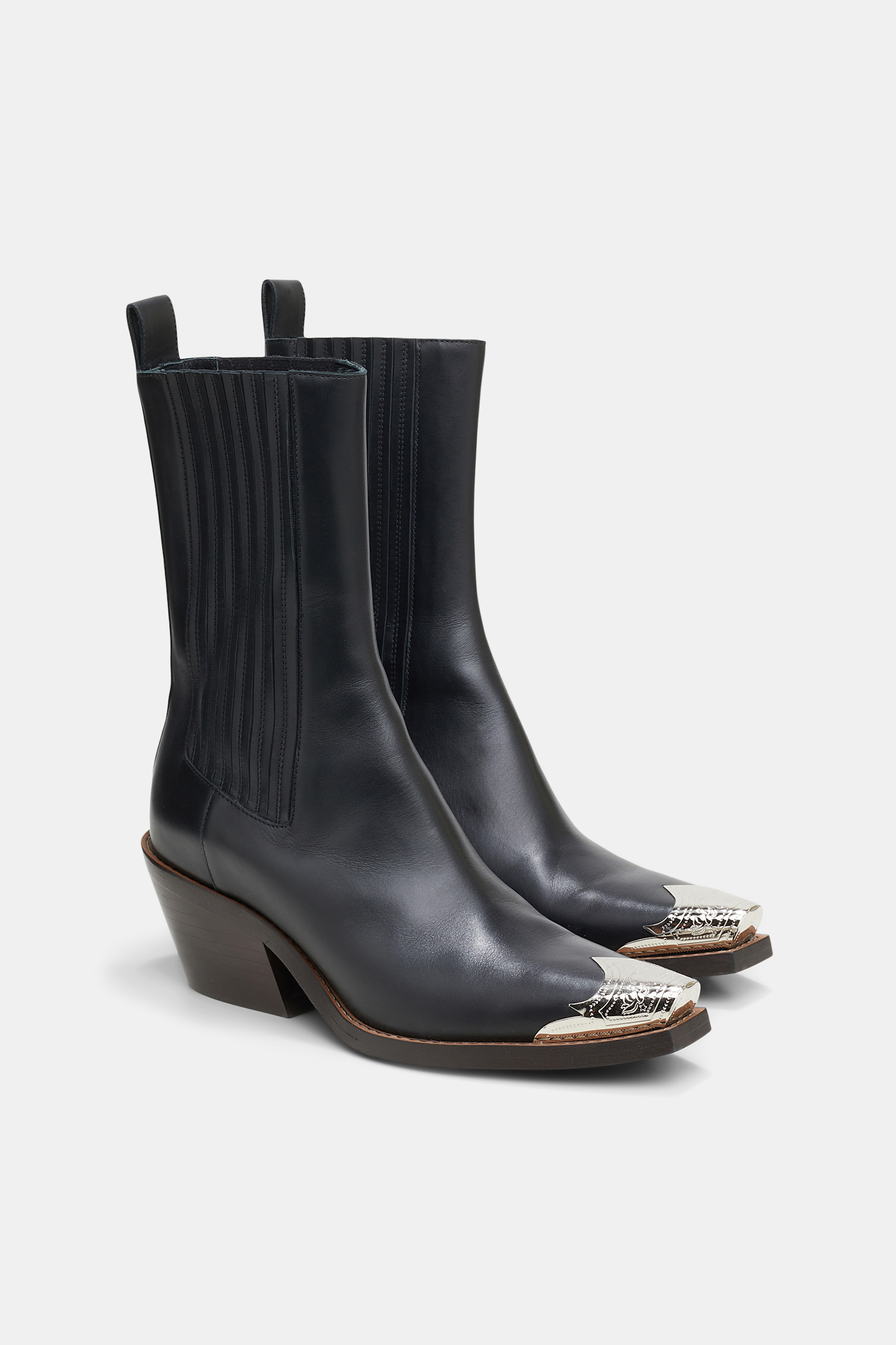 Dorothee Schumacher Chelsea Boots mit silberner Zehenkappe deep black