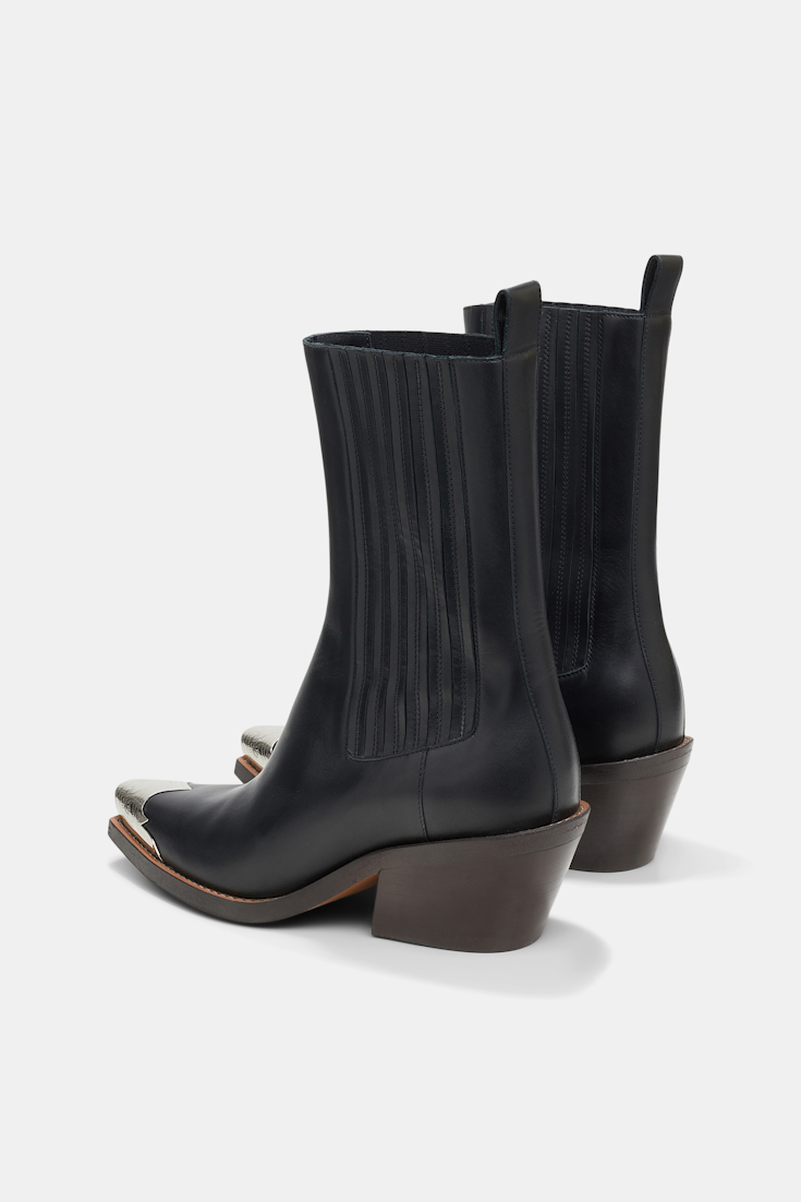 Dorothee Schumacher Chelsea Boots mit silberner Zehenkappe deep black