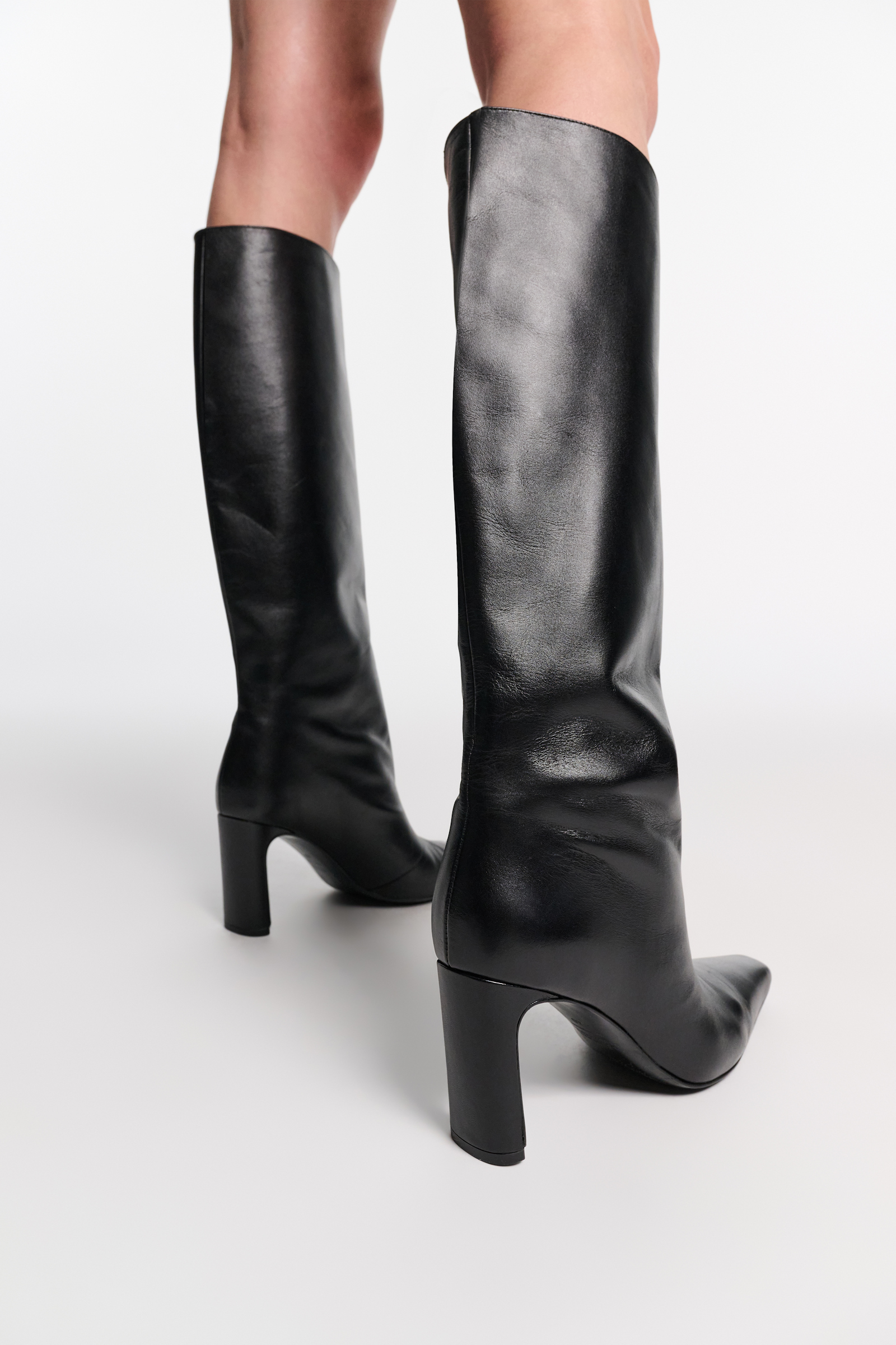 Dorothee Schumacher Hohe Kalbsleder Boots mit weitem Schaft deep black