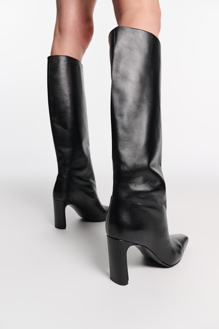 Dorothee Schumacher Pull-on calfskin boots black