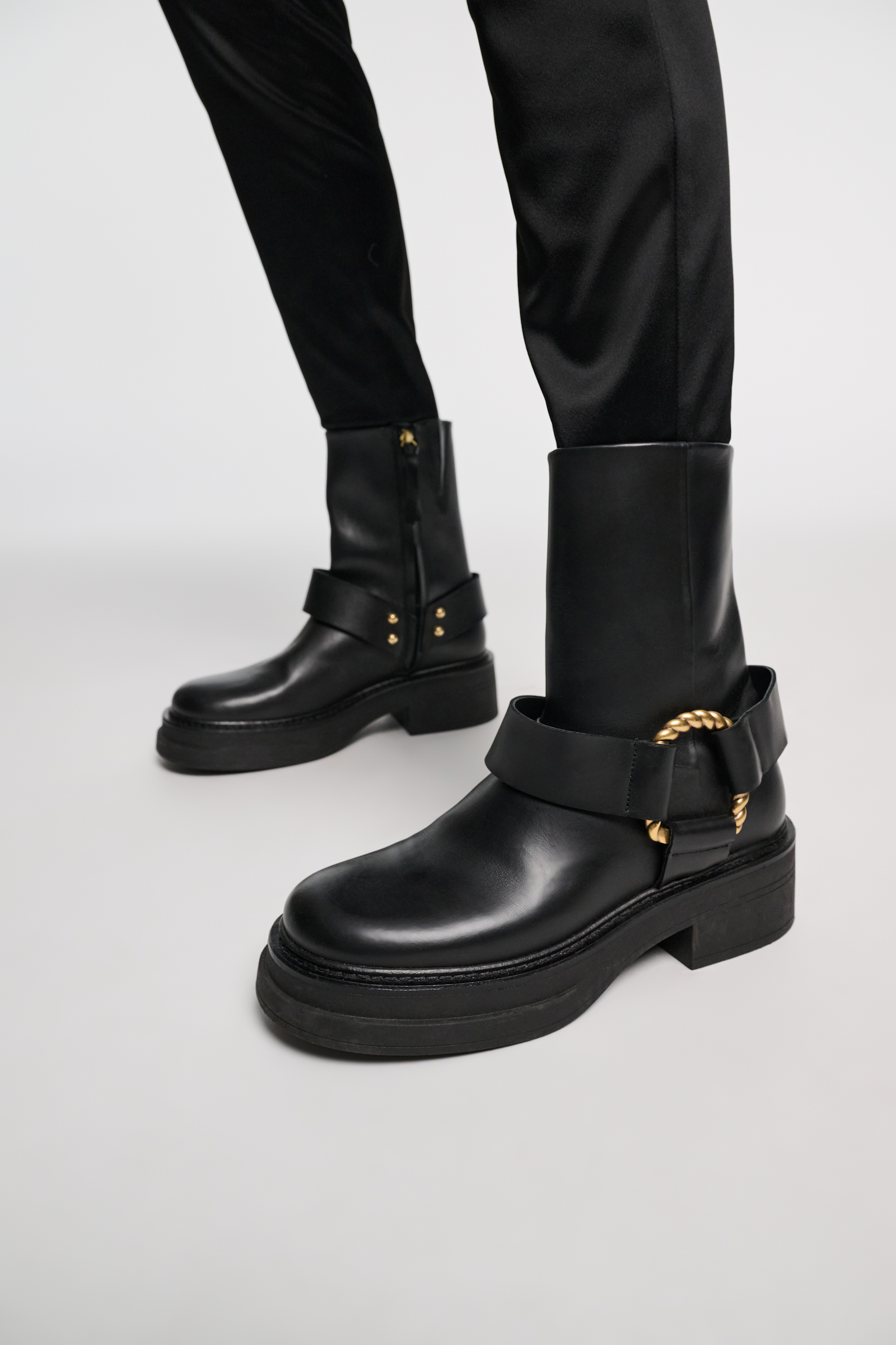 Dorothee Schumacher Boots mit twisted D-Ring Detail deep black