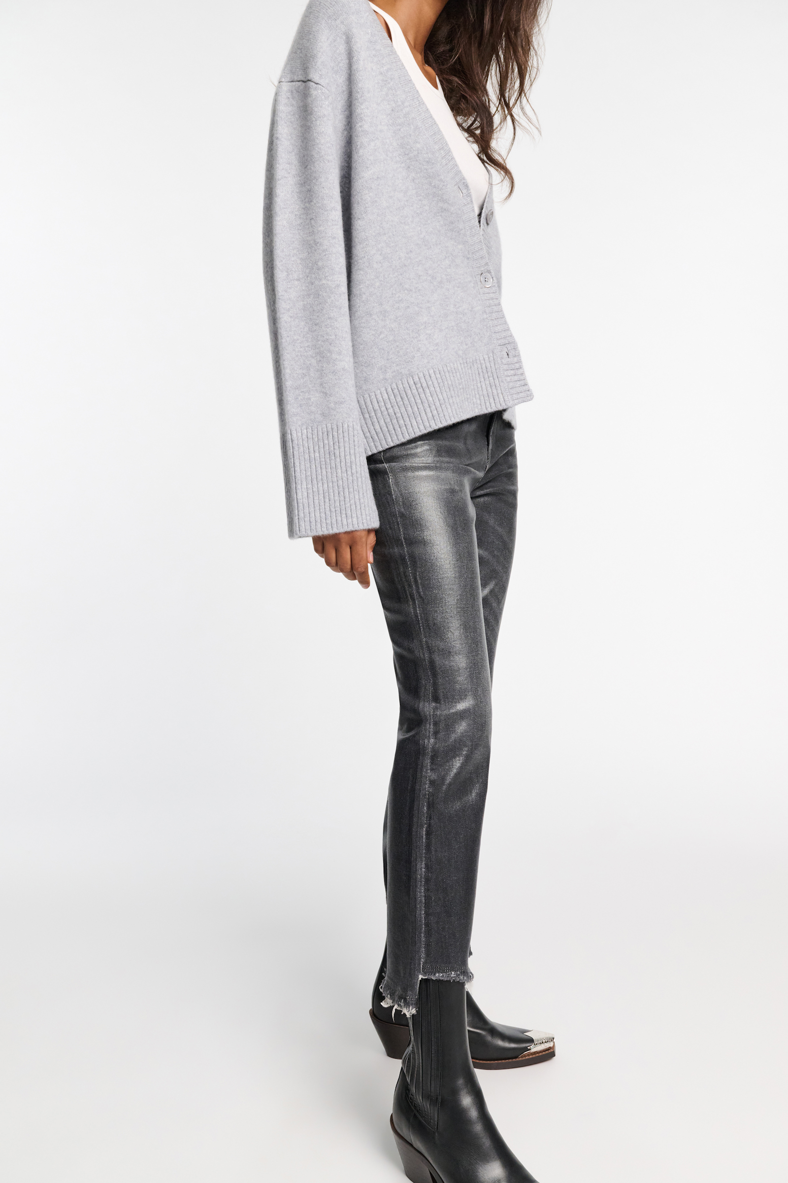 Dorothee Schumacher Softer Cardigan mit V-Ausschnitt aus Kaschmir-Mix marble grey