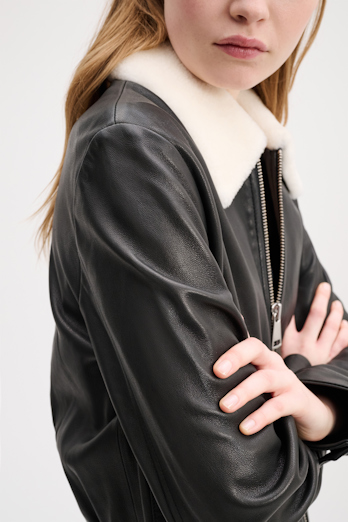 Dorothee Schumacher Leather jacket with shearling collar pure black