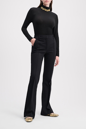 Dorothee Schumacher Hose mit ausgestelltem Bein aus Punto Milano pure black